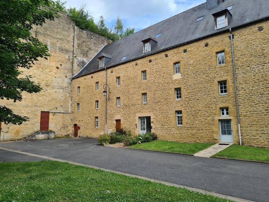 Aux Remparts Du Chateau Седан Экстерьер фото